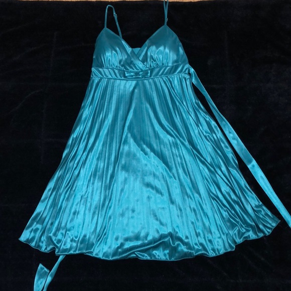 IZ Byer Dress - Picture 2 of 2